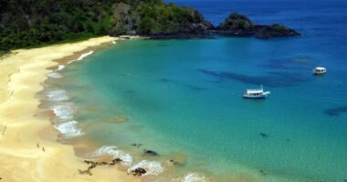 Fernando de Noronha praia